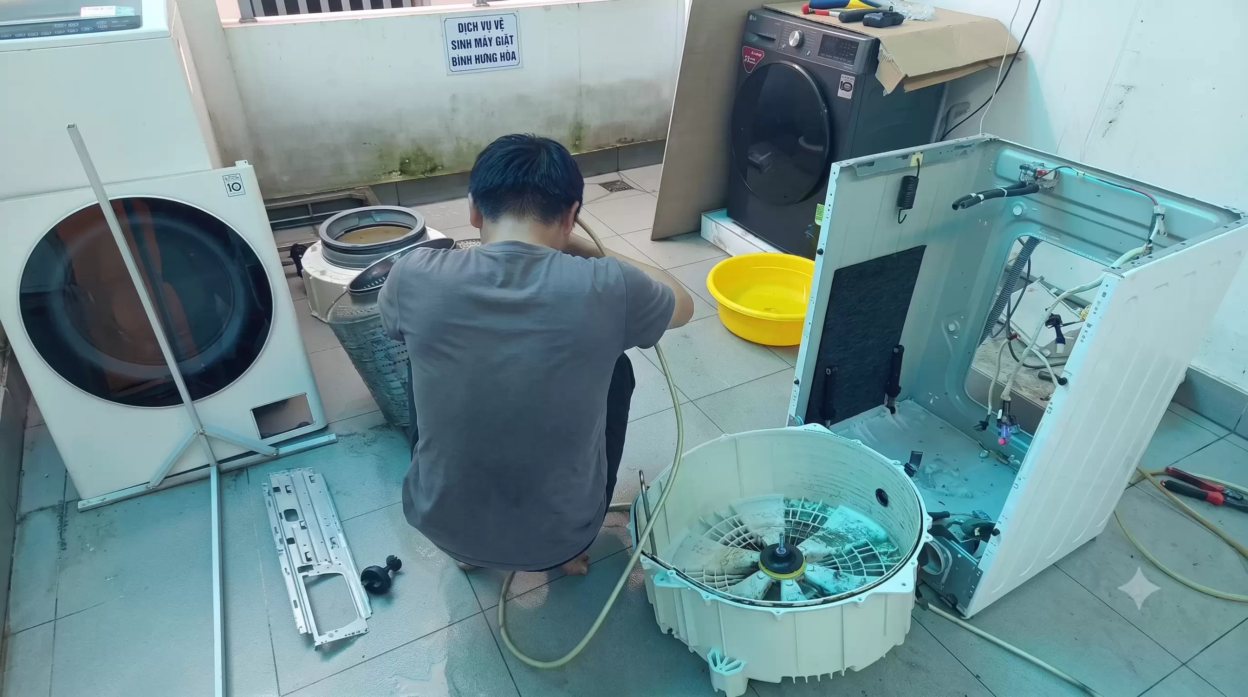 Vệ Sinh Máy Giặt Tại Nhà TPHCM | Tháo Rã Lồng Sạch Sâu 99.9%