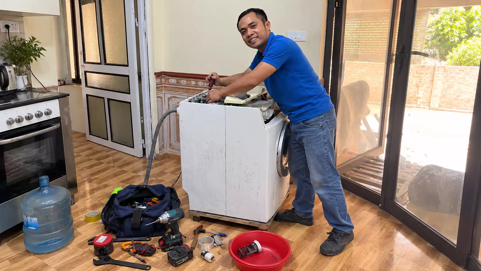 Thợ Vệ Sinh Máy Giặt Electrolux Cửa Ngang TPHCM – Rã Lồng 100%, Báo 1 Giá